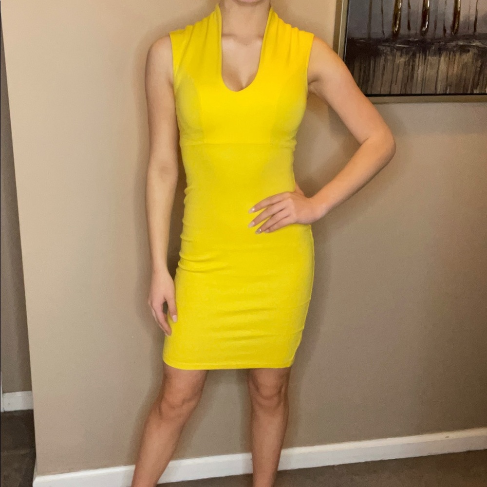 @fashionnova Yellow Fitted Low Cut Dress✨